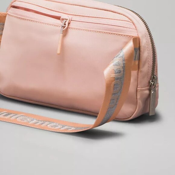 Lululemon belt bag - Picture 2 of 8